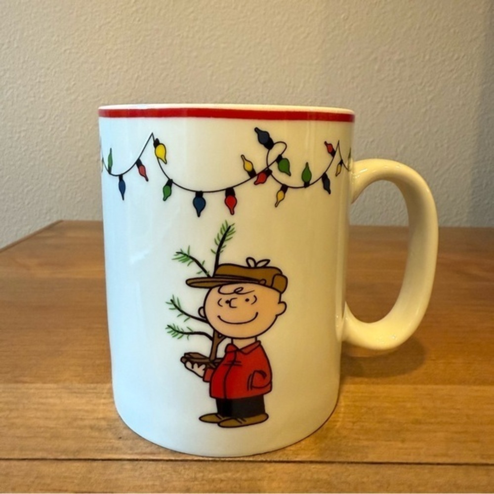 NWOT Peanuts Charlie Brown and friends large holiday mug